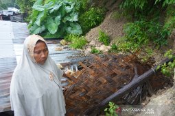 Warga Gorontalo khawatir longsor susulan