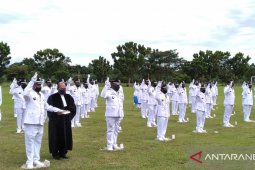 61 kepala kampung di Teluk Wondama dilantik serentak