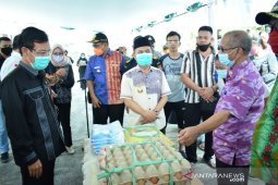 Sambas bantu penuhi kebutuhan pokok warga daerah perbatasan Indonesia-Malaysia