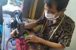 Masker kain, penghasilan penopang para penjahit di masa pandemi COVID-19
