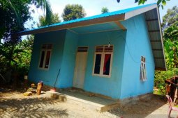 Warga miskin di Nagan Raya terima rumah bantuan tanpa penerang listrik