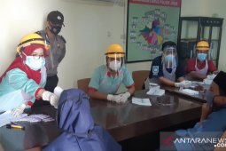 Polres Bangka Barat bantu tes cepat penghuni Pesantren Jebus