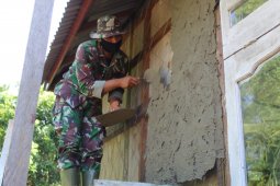 Menjadi tukang, Tentara juga piawai plaster dinding