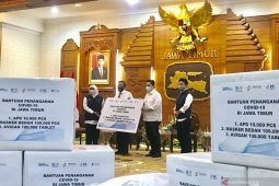 Menteri BUMN  serahkan bantuan penanganan COVID-19 di Jatim