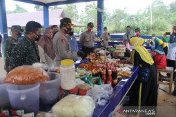 Polres Bangka Tengah pantau penerapan protokol kesehatan di pasar