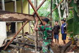 Masyarakt sangat berperan aktif mengerjakan perehapan gereja