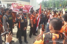 Ratusan kader PP Labura datangi DPRD