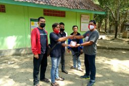 PWI Tuban sebar masker gratis ke Wana Wisata Air Nganget