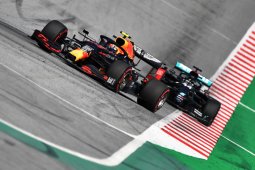 Lewis Hamilton sebaiknya meminta maaf ke Alexander Albon