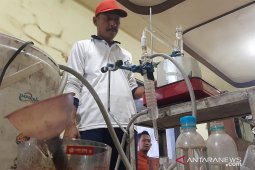 Warga Situbondo yakini asap cair batok kelapa bisa sembuhkan pasien COVID-19