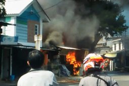 Ruko terbakar, 13 unit mobil pemadam dikerahkan
