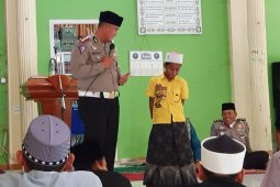 Sambangi pesantren. Ini dilakukan Dirlantas Polda Aceh