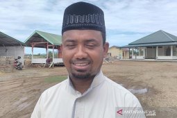 Sekelompok wanita bersepeda berpakaian ketat. Ini kata ulama dayah