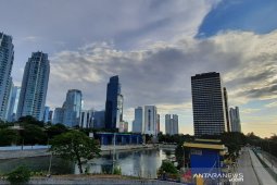 Cuaca DKI Jakarta didominasi berawan dan hujan ringan