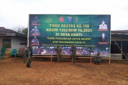 Satgas TMMD pasang banner imbaun pencegahan COVID-19
