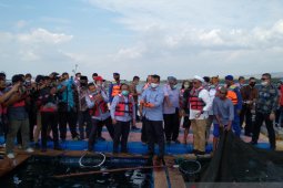 Pencabutan larangan ekspor benih lobster karena rugikan masyarakat