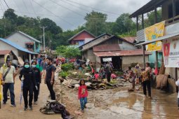Jembatan di Desa Nekan Entikong putus akibat banjir bandang