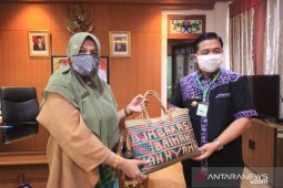 Perwali kantong plastik jadi bahan penelitian Doktoral