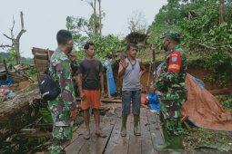 Dandim Singkawang bantu warga terdampak puting beliung