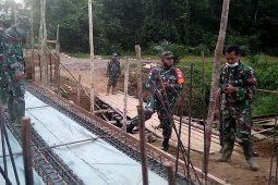 Hujan sedikit menganggu jalannya pengerjaan fisik TMMD 108