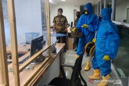 Imigrasi Tanjung Perak "fogging" seluruh ruang pelayanan