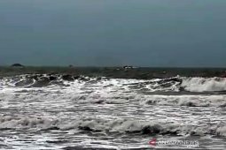 Nelayan agar waspadai gelombang tinggi di laut selatan Jabar-DIY
