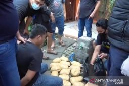 Dua kurir bawa 18 paket sabu diringkus polisi