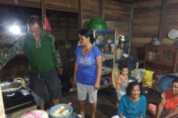Singkong goreng temani saat istirahat malam anggota TMMD
