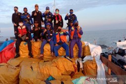Tim gabungan amankan 500 balpress pakaian bekas di perairan Asahan