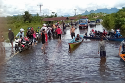 Jalan nasional Pontianak - Putussibau di Kapuas Hulu terendam banjir