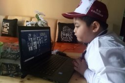 Ketika Paidi kaget lihat anaknya berseragam lengkap minta difoto