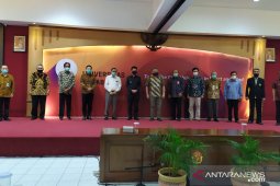 Pemprov gandeng PTS tekan angka COVID-19 di Jatim