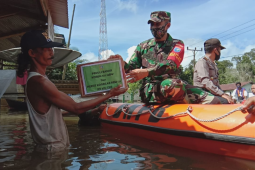 Korem 121/Abw dan Persit salurkan bantuan warga terdampak banjir
