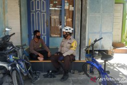 Aipda Abdul Aziz sambangi warga dengan bersepeda