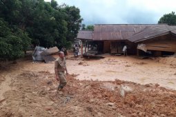 Longsor di Peniraman "hantam" delapan rumah