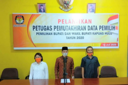 805 Petugas pemutakhiran data pemilih di Kapuas Hulu dilantik