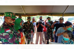 Korem 121/Abw Salurkan Bantuan Korban Banjir