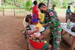 Prajurit TNI keliling kampung layani pengobatan warga perbatasan RI-PNG