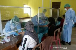 Petugas Pemutahiran Data Pemilih  tunggu hasil Rapid test