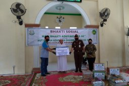 Bank Kalsel Cabang Rantau serahkan bantuan UPZ ke panti asuhan