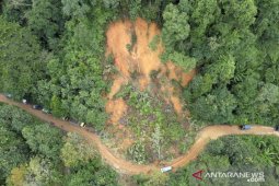 Akses jalan Mentewe-Hulu Sungai Selatan berpotensi longsor