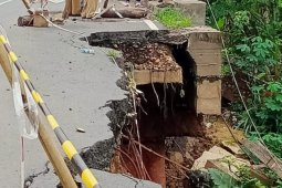 DPRD Kalsel harapkan segera penanganan jalan longsor