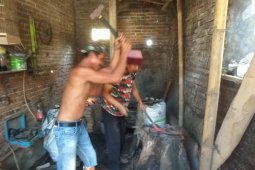 Perajin pande besi di Lebak raup keuntungan karena banyak permintaan