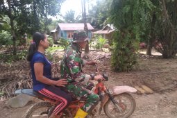 Anggota TMMD bonceng warga, wujud nyata kemanunggalan TNI- Rakyat