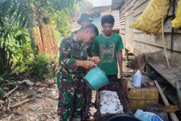 Bantu Warga Noreh Karet Satgas TMMD Regtas 108