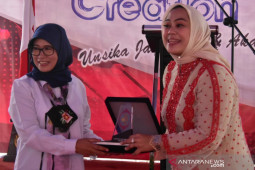 Bupati Karawang Cellica dapat surat tugas jadi dosen khusus di Unsika