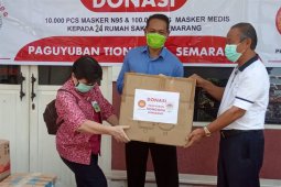 Porinti Semarang dan Perpit Jateng, Gelontorkan Bantuan APD Untuk 24 Rumah Sakit di Jateng