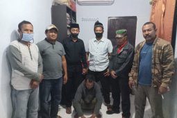 Cabuli seorang gadis, kemaluan pria ini ditendang oleh korban dan berhasil kabur