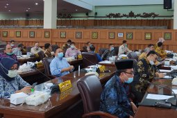Dewan minta bansos tahap selanjutnya disalurkan dalam bentuk uang tunai
