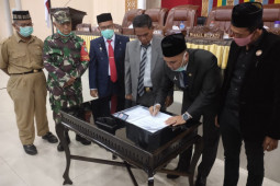 DPRK Abdya terima LPJ APBK 2019, begini tanggapan bupati